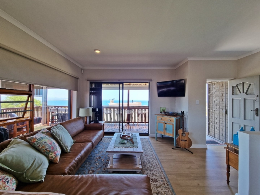 4 Bedroom Property for Sale in Wavecrest Eastern Cape